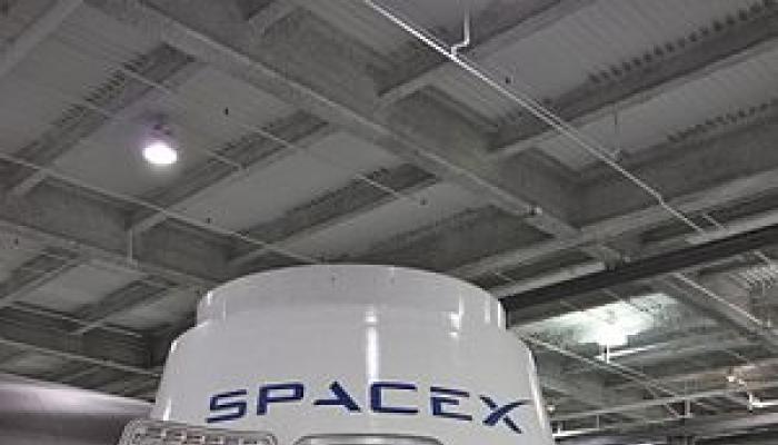 Первый взгляд на пилотируемый корабль SpaceX Dragon Покупка драконов и обмен яиц на системном рынке